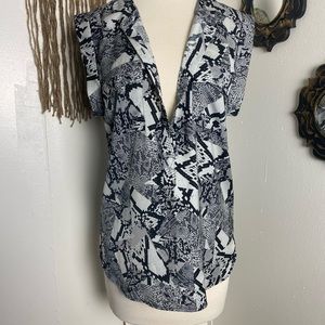 Offer   Trouve rolled sleeve 1/2 button snake reptile print grey black XS